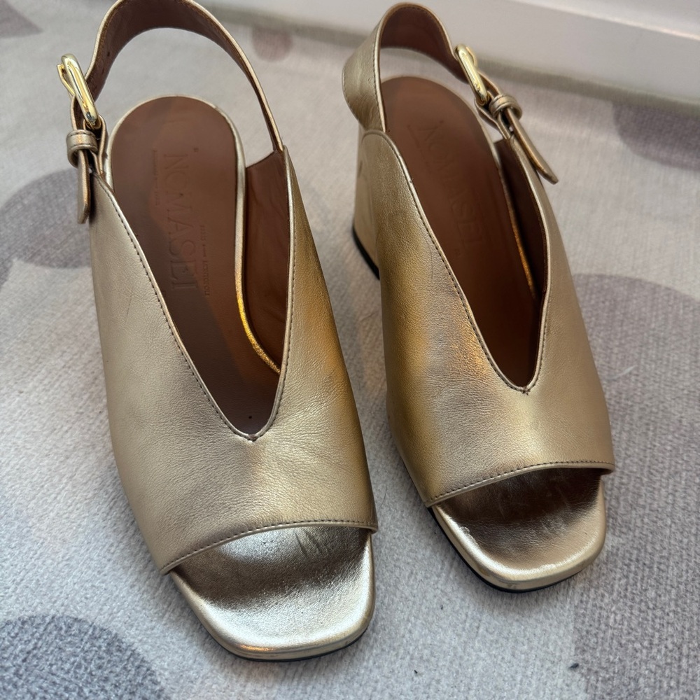 Nomasei Baghera gold sandals EU 37.5 US 7